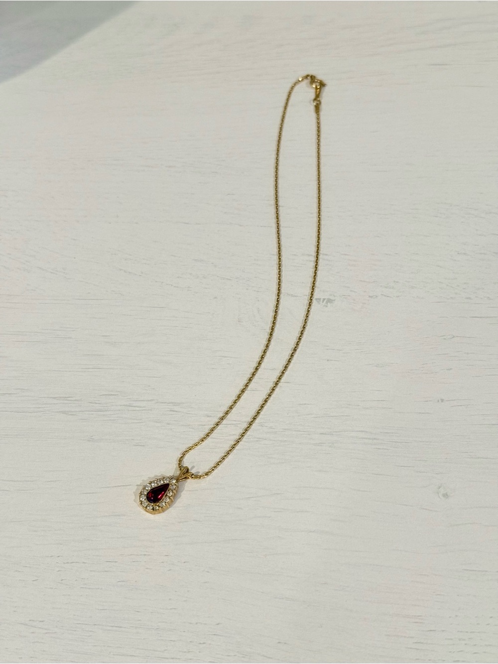 Avon Vintage Teardrop Pendant Necklace - Picture 2 of 6